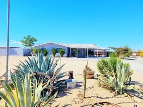 Building Photo - Desert Oasis Home