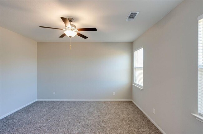 Building Photo - 520 Republic Dr