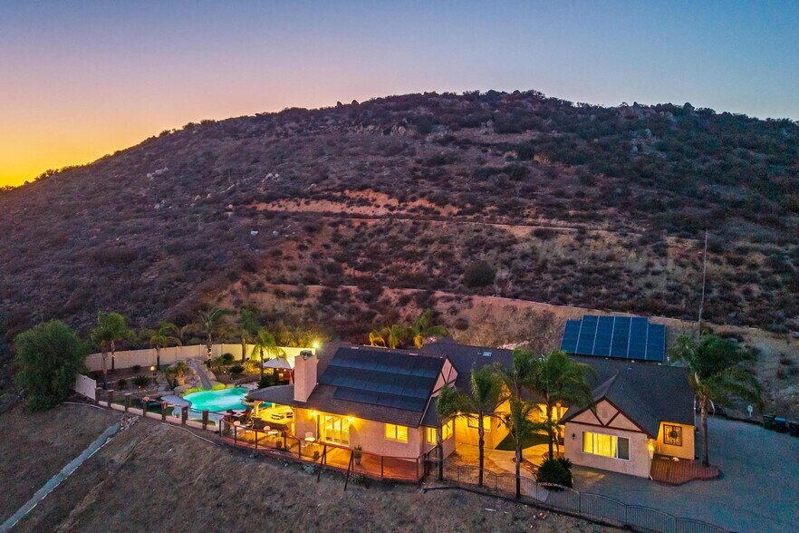 Building Photo - 27495 Linnel Ln