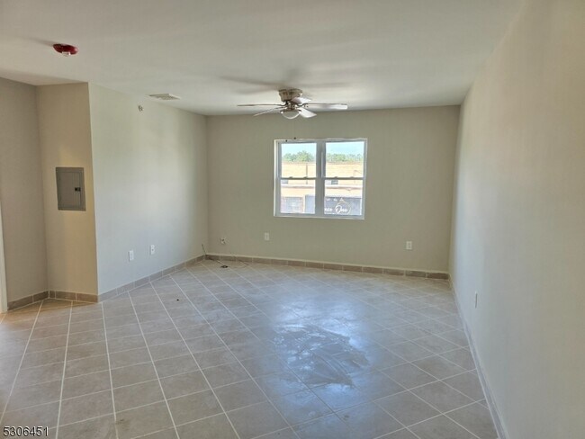 Building Photo - 158 N 8th St