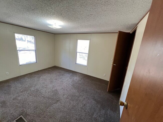 Building Photo - 192 Shadow Oaks Dr
