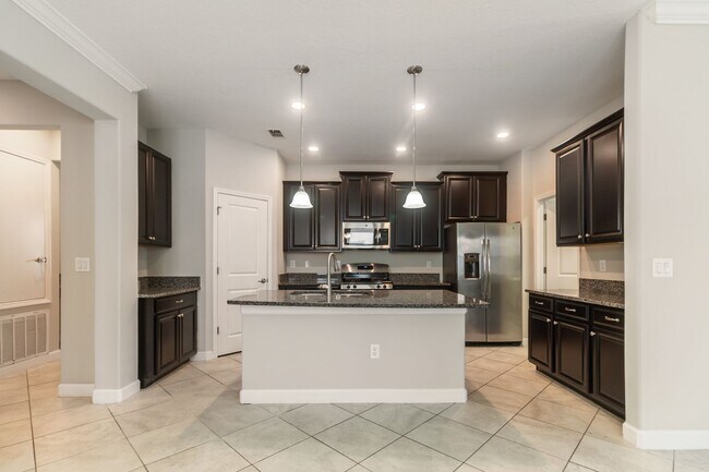 Building Photo - Spacious 4 bed, 3 Bath Terra Bella Home fo...