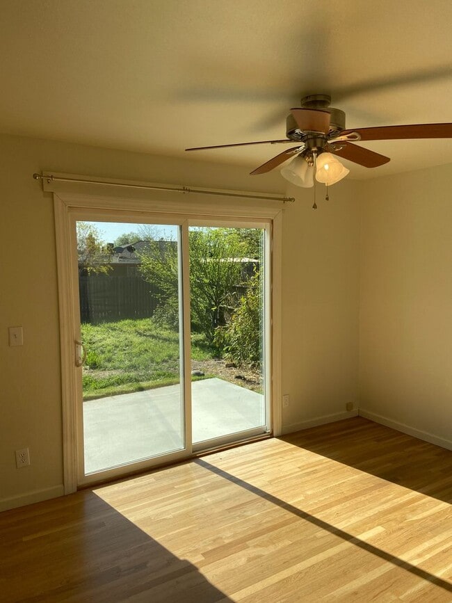 Building Photo - Folsom 3 Bdrm, 2 bath