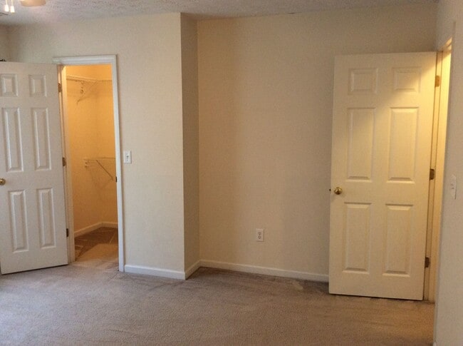 Building Photo - Flexible lease terms