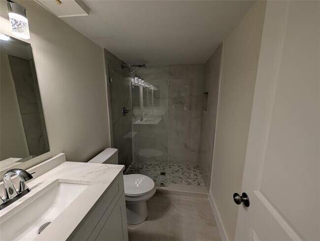 Building Photo - 6040 Shaker Wood Cir