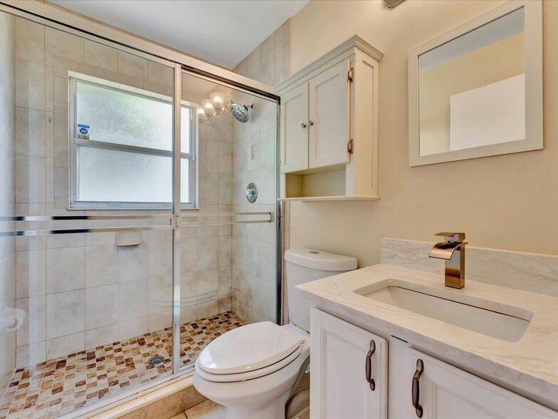 Guest bath - 5105 39th St W