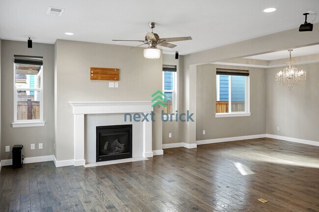 Building Photo - 4 BED AND 2.5 BATH SINGLE FAMILY HOUSE FOR RENT