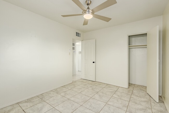 Building Photo - 2823 W Keim Dr