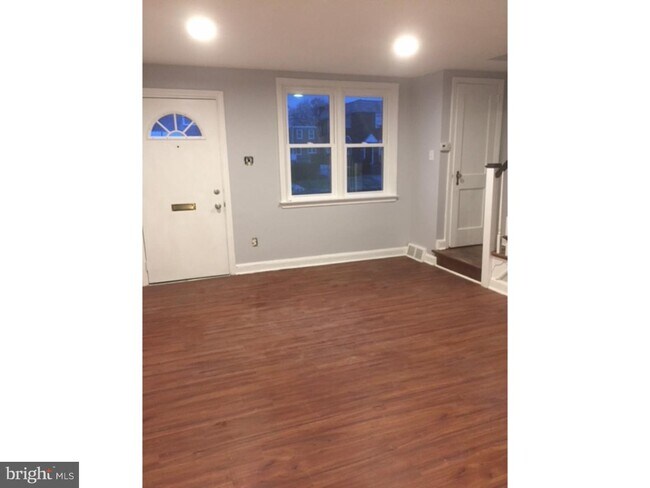 Primary Photo - 2266 S Harwood Ave