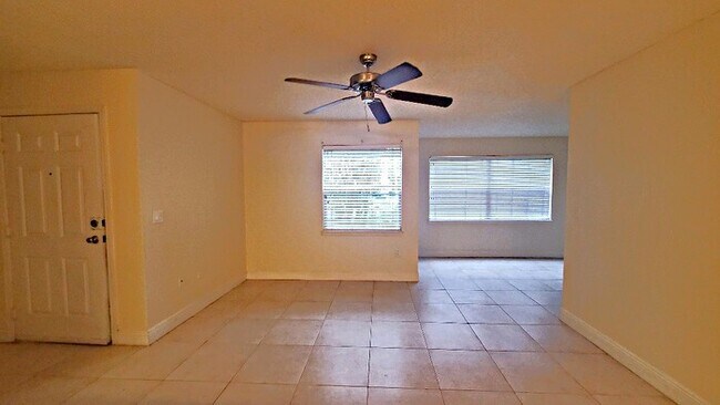 Building Photo - 01 + Den water included - Frist Floor unit...