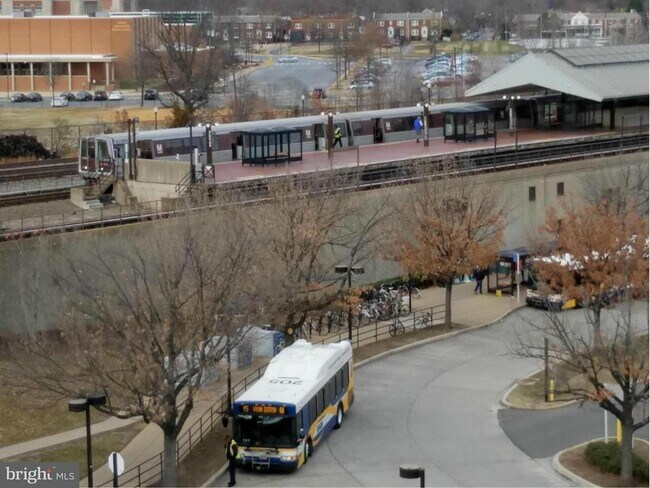 Building Photo - 545 E Braddock Rd