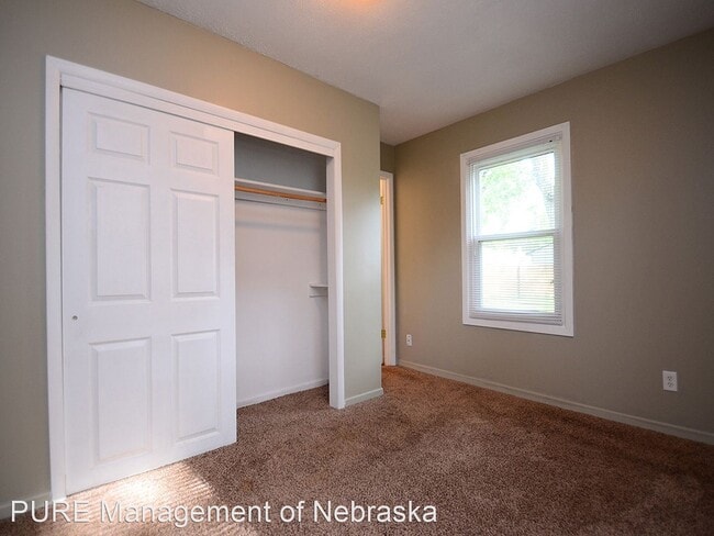Building Photo - 2 br, 1.5 bath House - 1410 Lindwood Dr