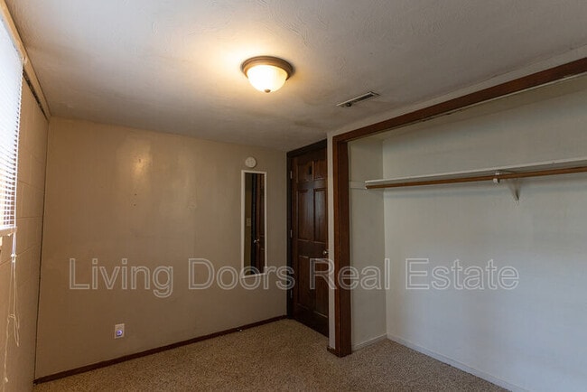 Building Photo - 1529 N 24th St