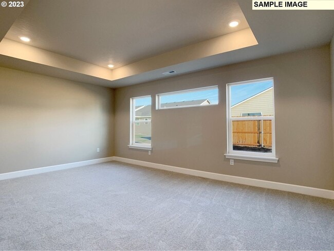 Building Photo - A Must see Hermiston Home!!