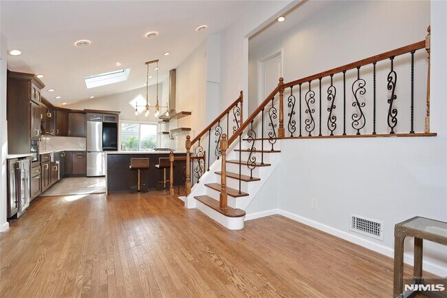 Building Photo - 69 Pittis Ave