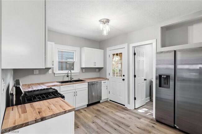 Building Photo - 1539 Elbur Ave