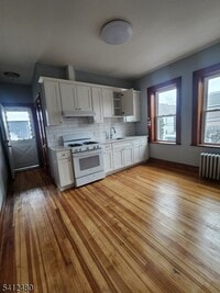 Building Photo - 656 Summer St