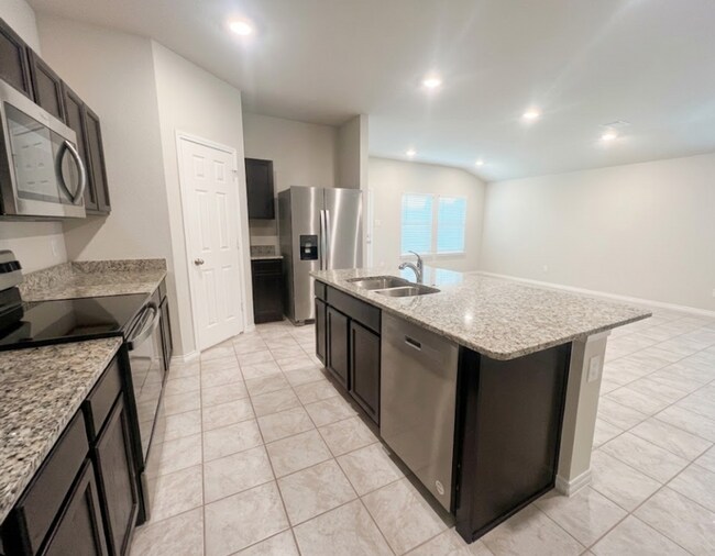 Building Photo - AVAILABLE JUNE 3RD ; APPLY ON OUR WEBSITE TODAY!!