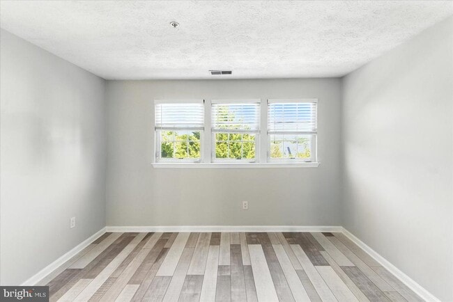 Building Photo - 1065 Jeanett Way