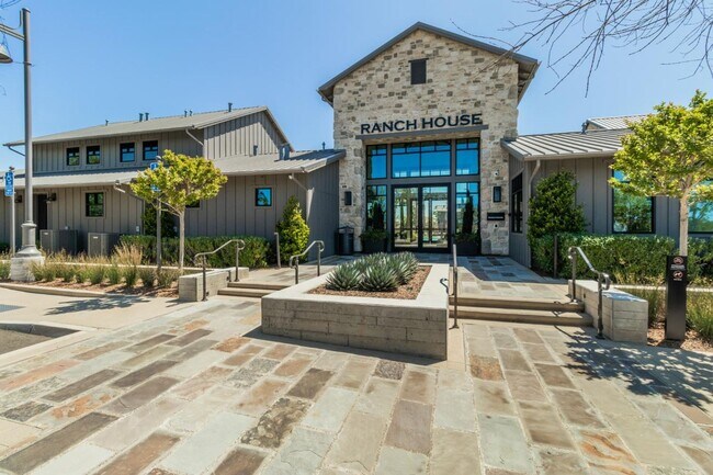 Building Photo - Newly Built 3/2.5 Home in Tesoro Viejo Community