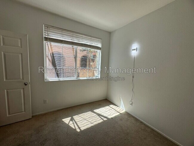 Building Photo - 2333 Chapel Dr