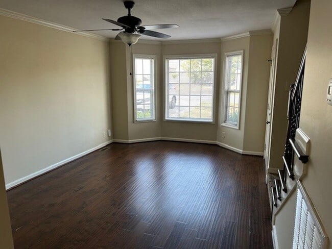 Building Photo - 972 Silty Dr