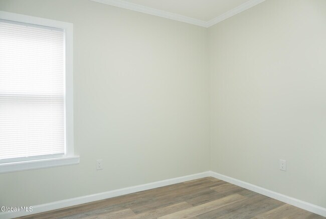 Building Photo - 418 3rd St
