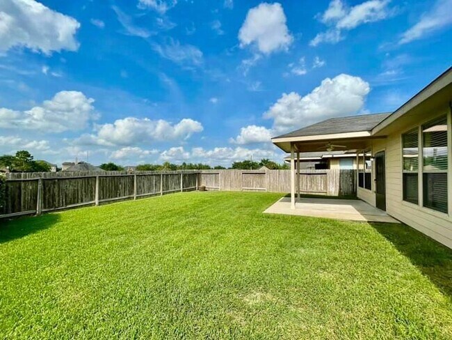 Building Photo - 21510 Sierra Long Dr