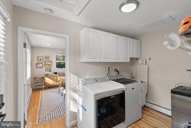 Building Photo - 10808 Hobson St