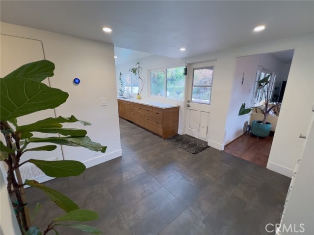 Building Photo - 462 Crestvale Dr