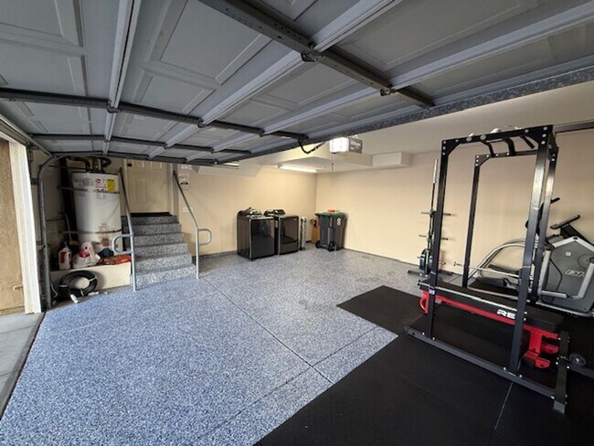 Building Photo - Condo in highly sought-after Vantage Commu...