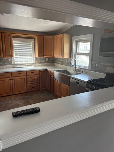 Building Photo - 17 Tennent Ave