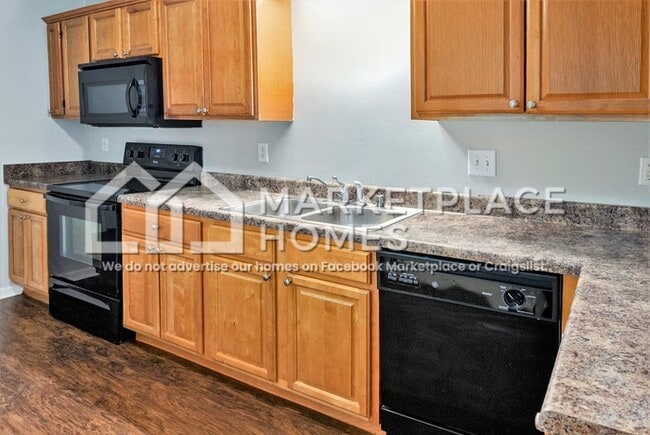 Building Photo - 212 Park Village Cir