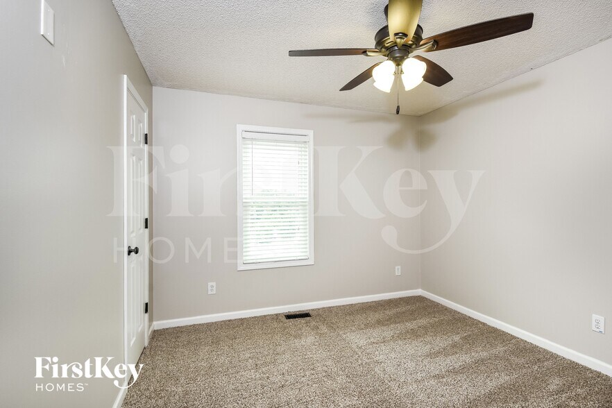 Building Photo - 1064 Whispering Woods Dr
