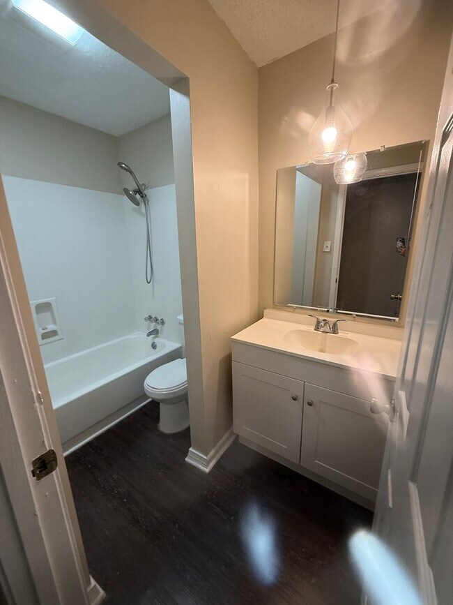 Building Photo - 3027 O'Neal Ln