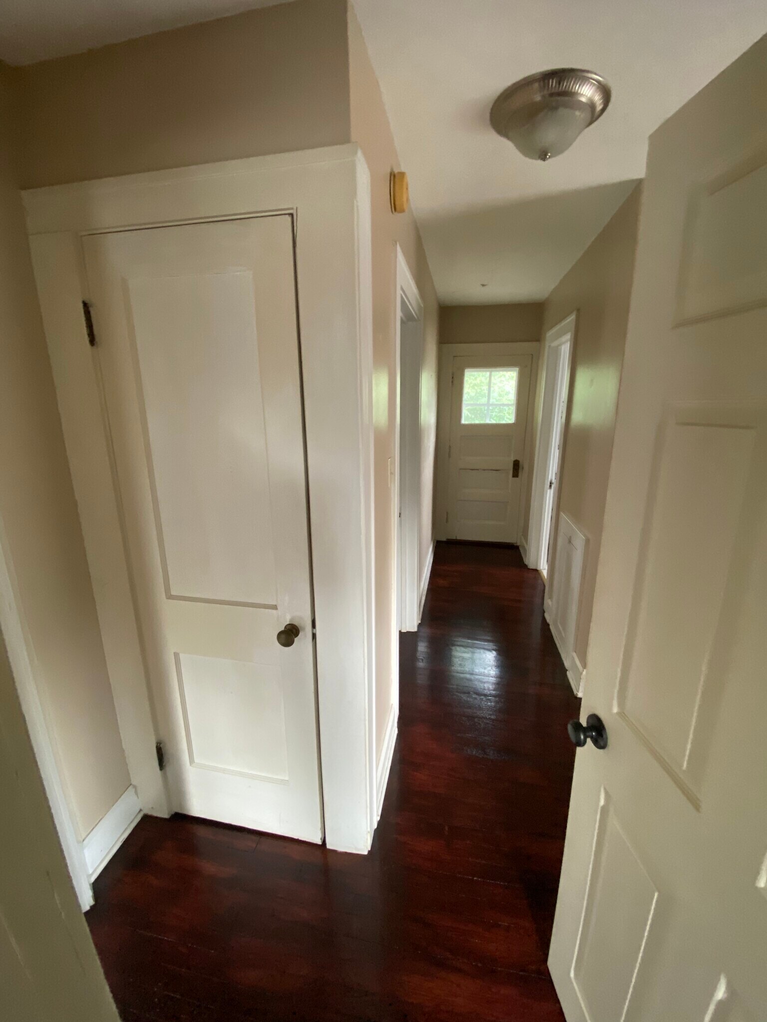 Building Photo - 377 Parkside Dr