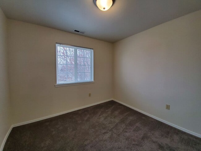 Building Photo - 1611 Lamb Ave