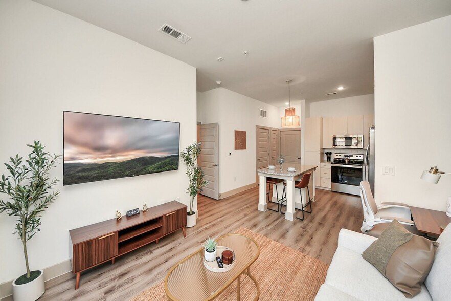 Building Photo - 18210 Park Row Blvd