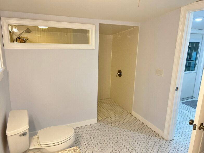 Building Photo - 221 Durrance St