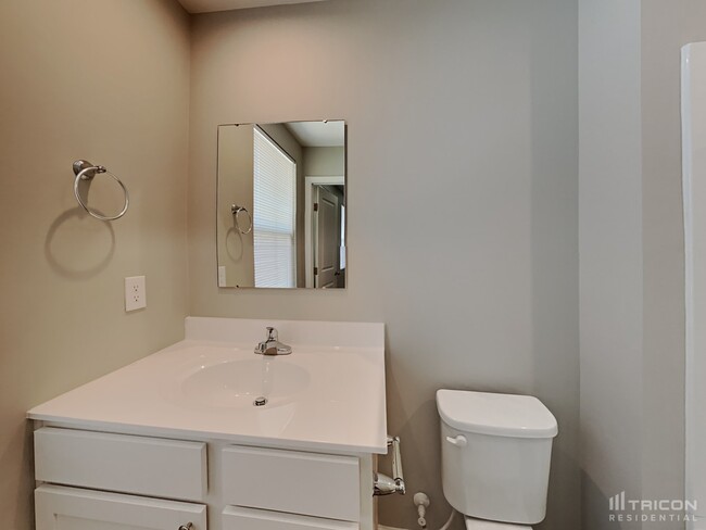 Building Photo - 950 Sequoia Dr