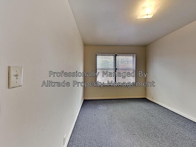 Building Photo - 5801 Russett Pl