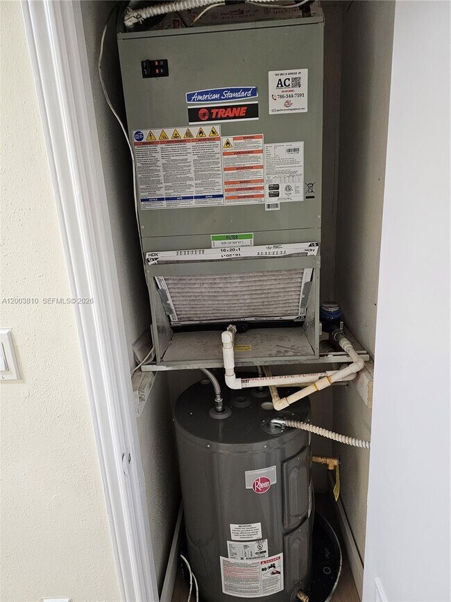 Building Photo - 2627 NW 33rd St