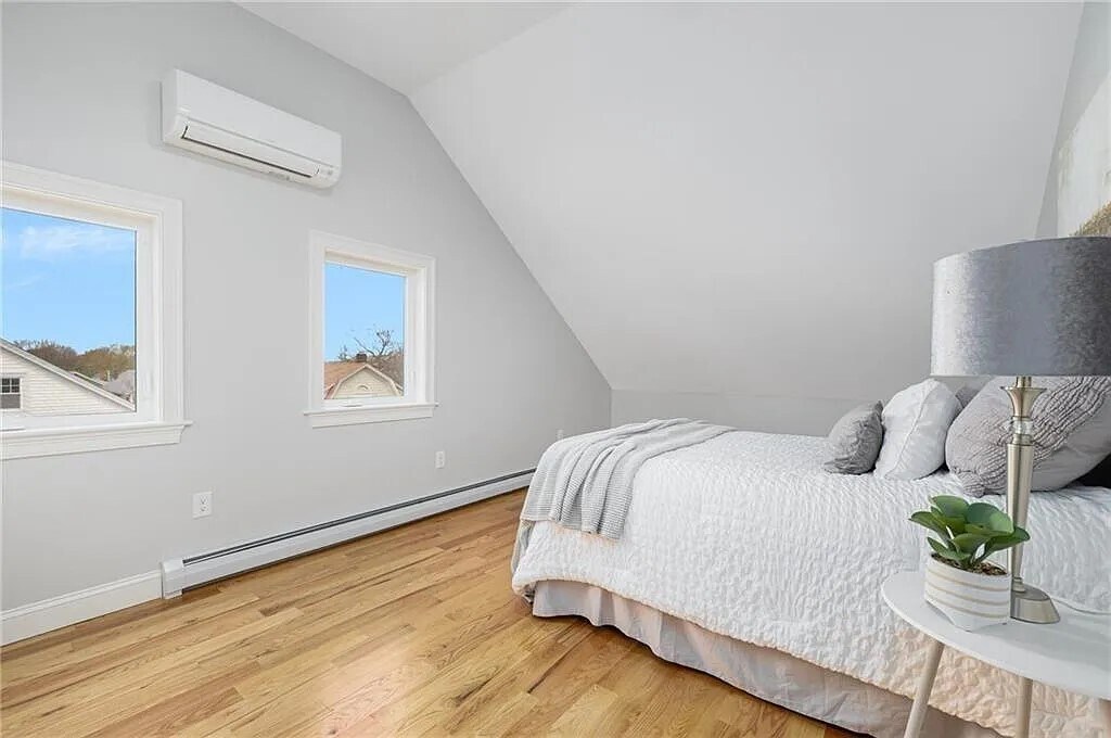 Building Photo - 146 Evergreen St