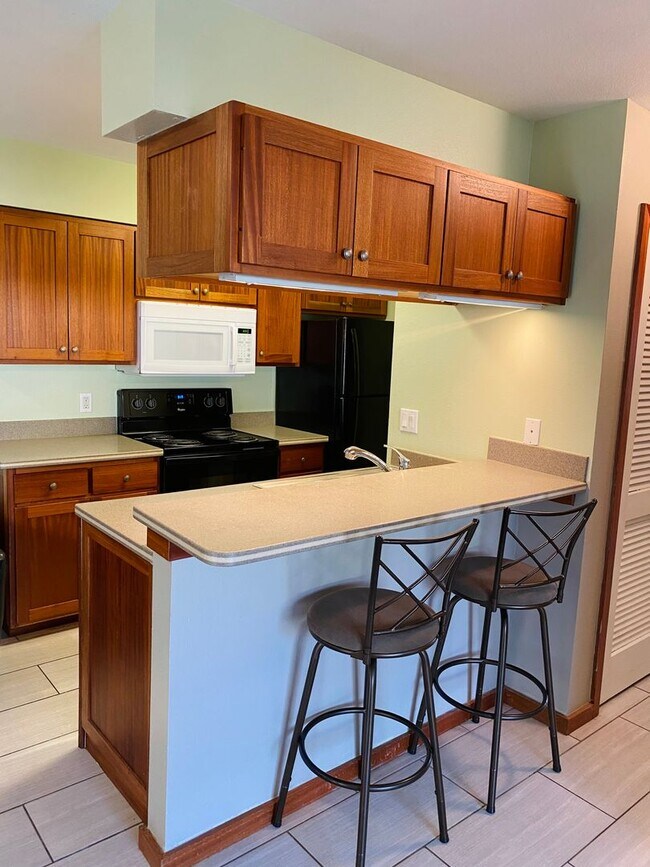 Building Photo - Fairway Terrace 2 bedroom, 2 bathroom bottom floor unit