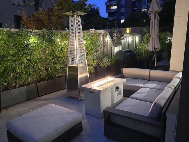 Building Photo - 150 Lombard St