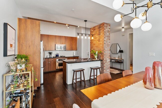 Building Photo - Modern Chic 2 bedroom at M2i