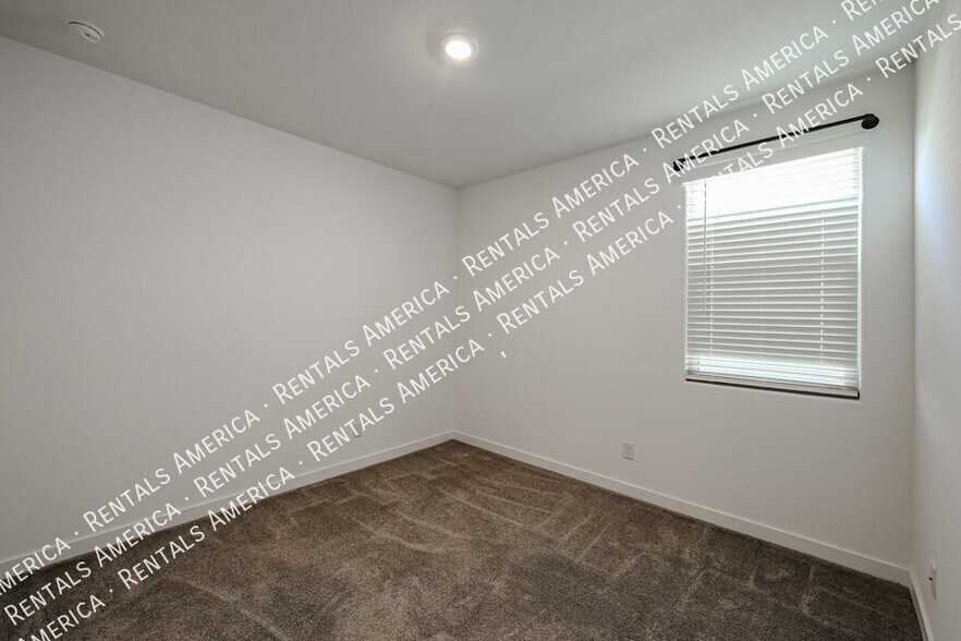 Building Photo - 12380 W Wagon Wheel Dr
