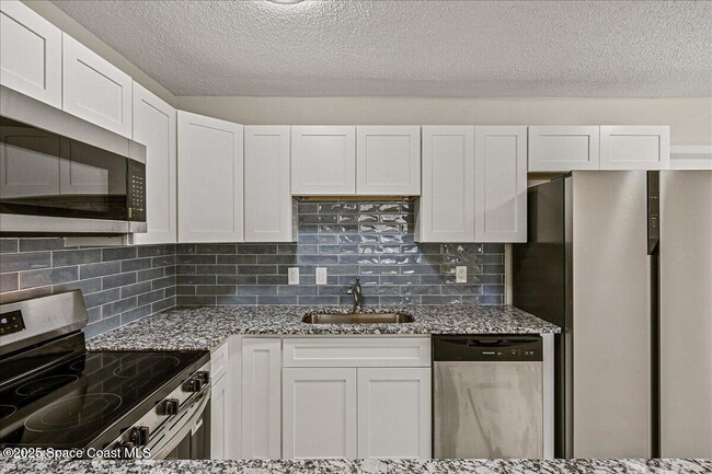 Building Photo - 1104 Azalea Ln