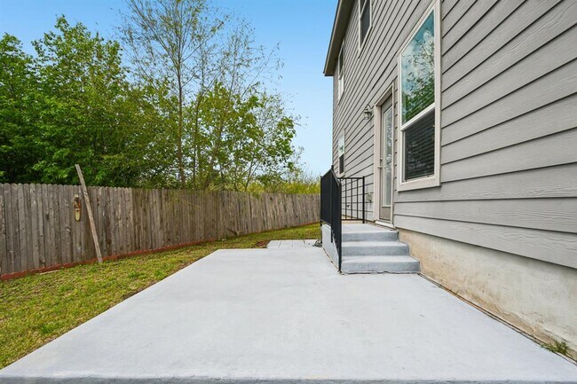 Building Photo - 19219 Zachary Taylor St