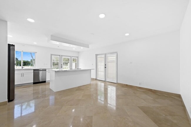 Building Photo - 52 Greens Rd